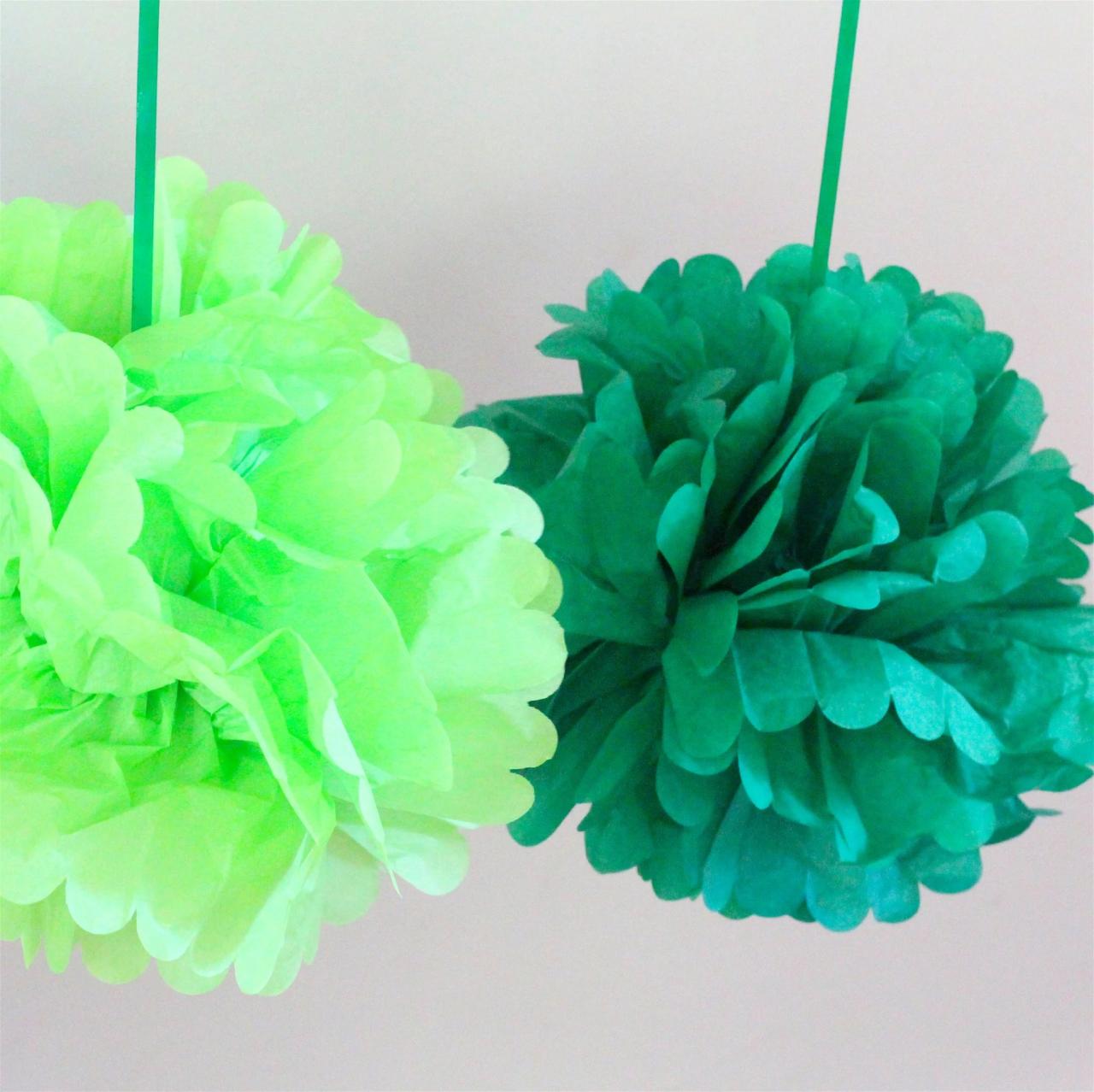 How to decorate a room with pom poms