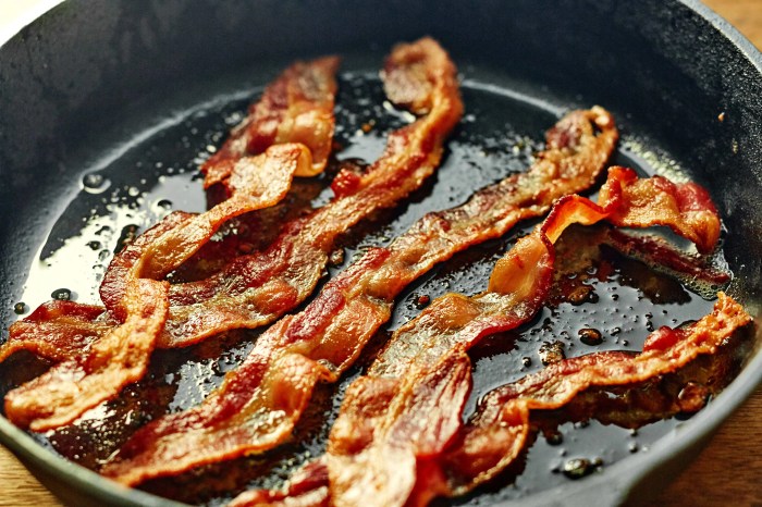 How to cook bacon american style