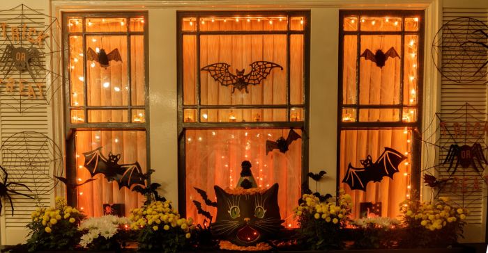 How to decorate a bay window for halloween