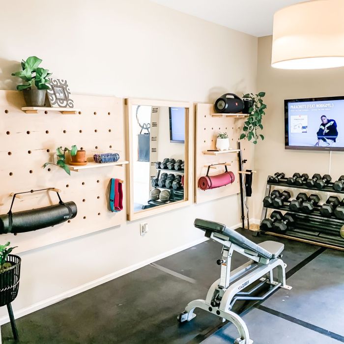 How to decorate a home gym room